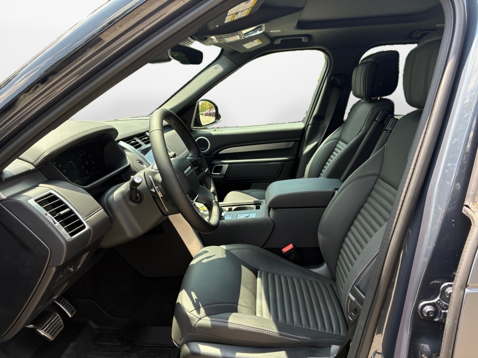 2026 Land Rover Discovery Tempest Edition - Photo 9