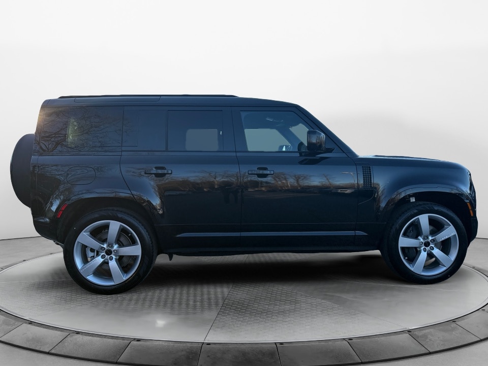 2026 Land Rover Defender X-Dynamic SE - Photo 8