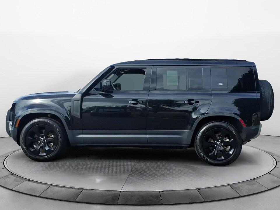 2022 Land Rover Defender 110 S photo 4