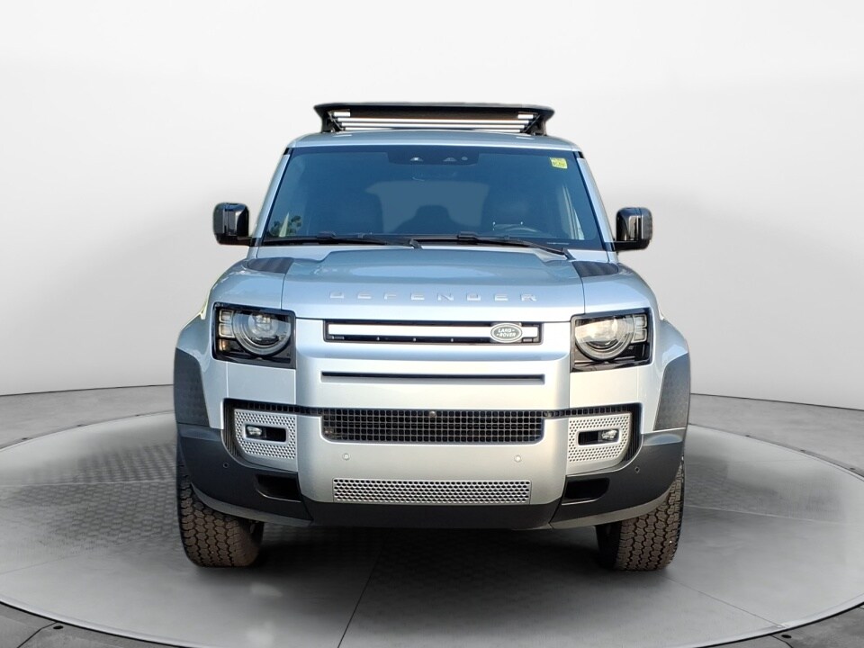2024 Land Rover Defender 110 S photo 2