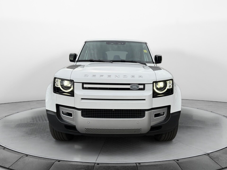 2025 Land Rover Defender 110 S photo 2