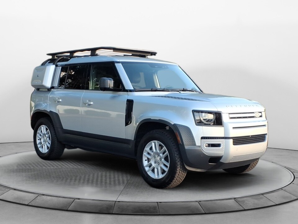 2024 Land Rover Defender 110 S photo 3