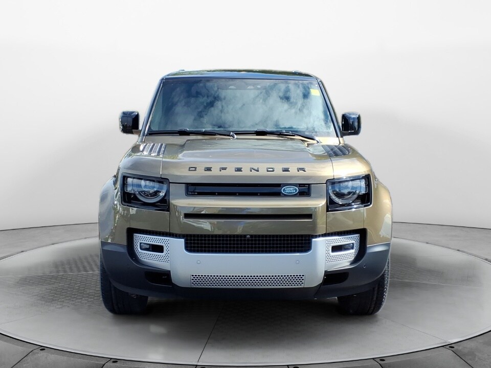 2024 Land Rover Defender 110 S photo 2