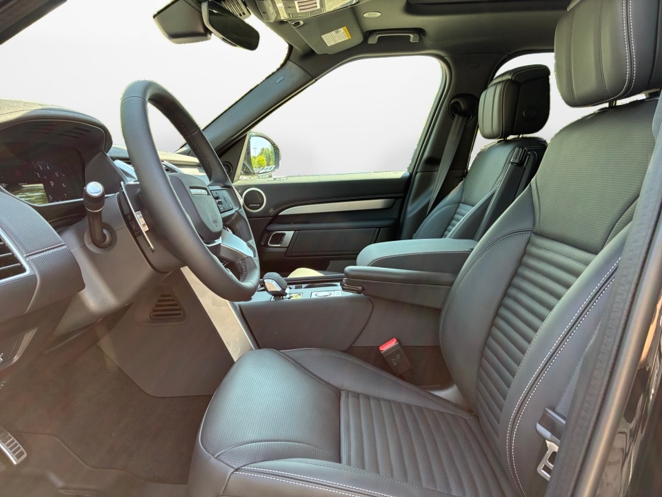 2026 Land Rover Discovery Gemini Edition - Photo 9
