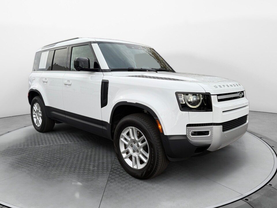 2025 Land Rover Defender 110 S photo 3