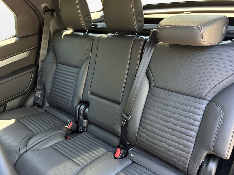 2026 Land Rover Discovery Gemini Edition - Photo 12