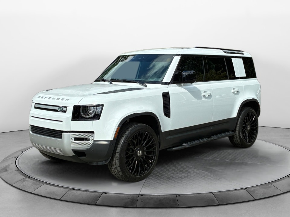 2025 Land Rover Defender 110 S P400's photo