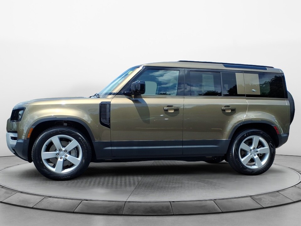 2024 Land Rover Defender 110 S photo 3