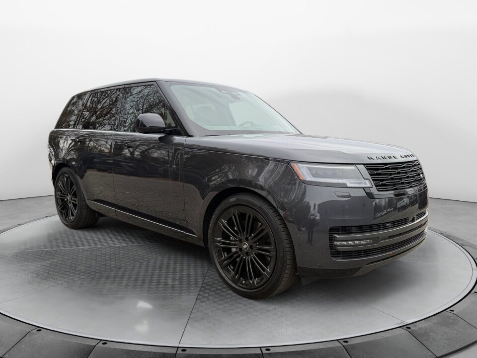 2025 Land Rover Range Rover SE photo 3