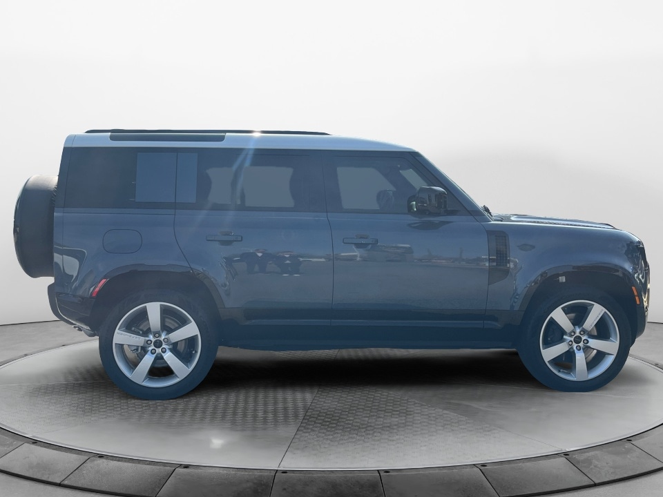 2026 Land Rover Defender X-Dynamic SE - Photo 8