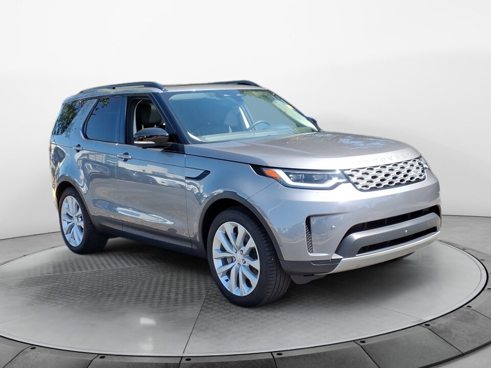 2024 Land Rover Discovery P300 S photo 2
