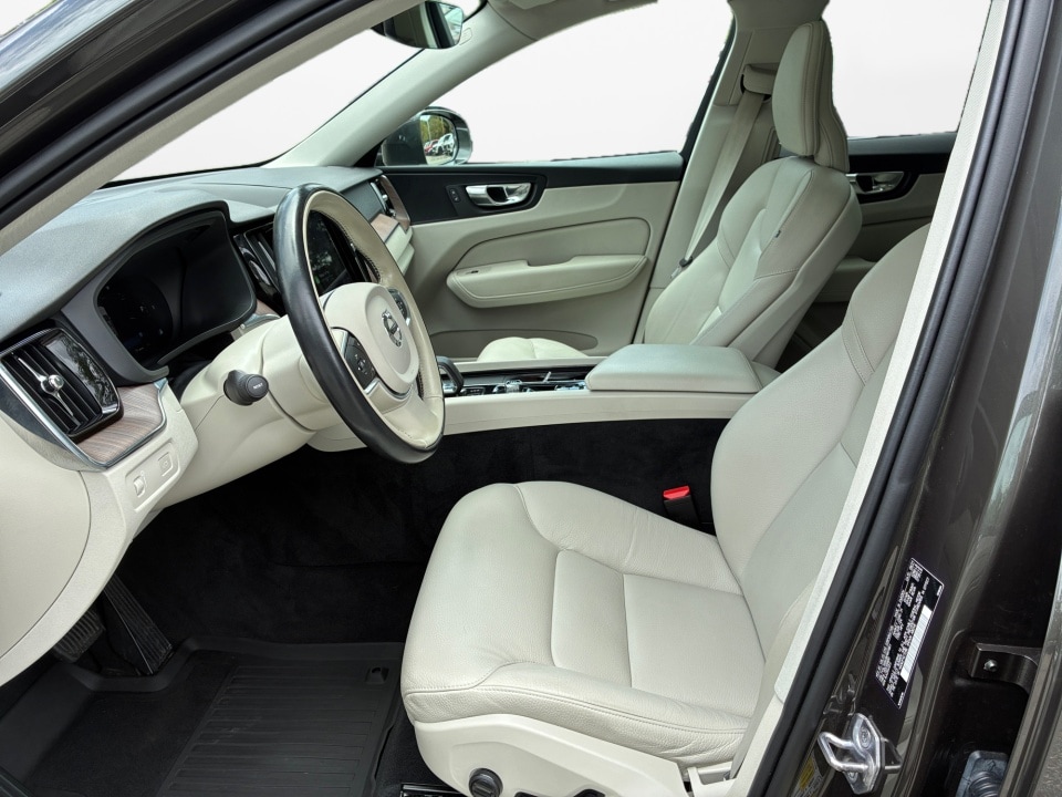 2022 Volvo XC60 Momentum - Photo 9