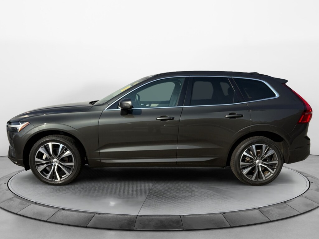 Used 2022 Volvo XC60 Momentum SUV