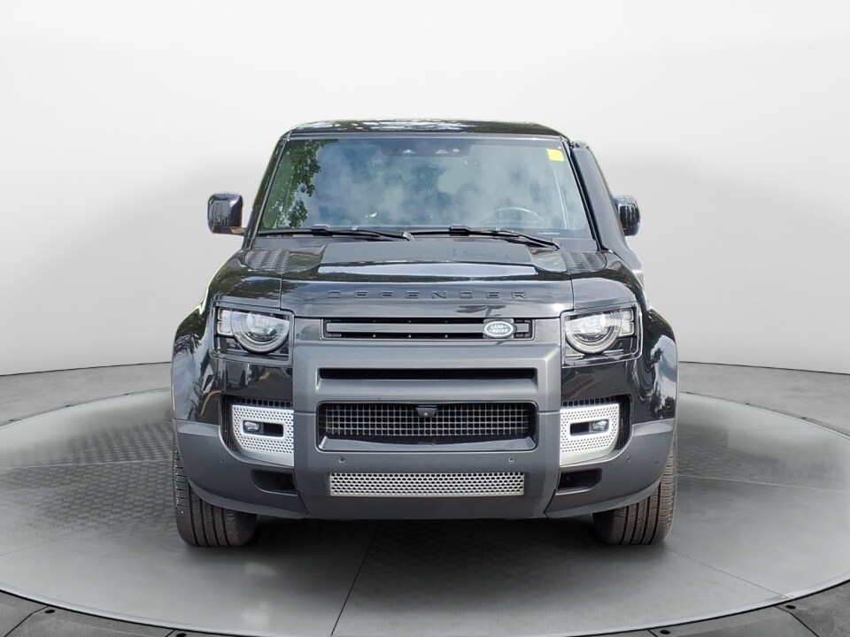 2022 Land Rover Defender 110 S photo 2