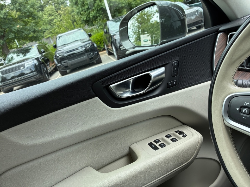 2022 Volvo XC60 Momentum - Photo 32