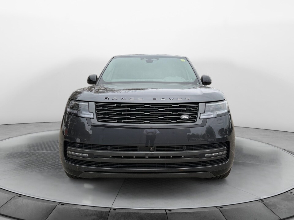 2025 Land Rover Range Rover SE photo 2