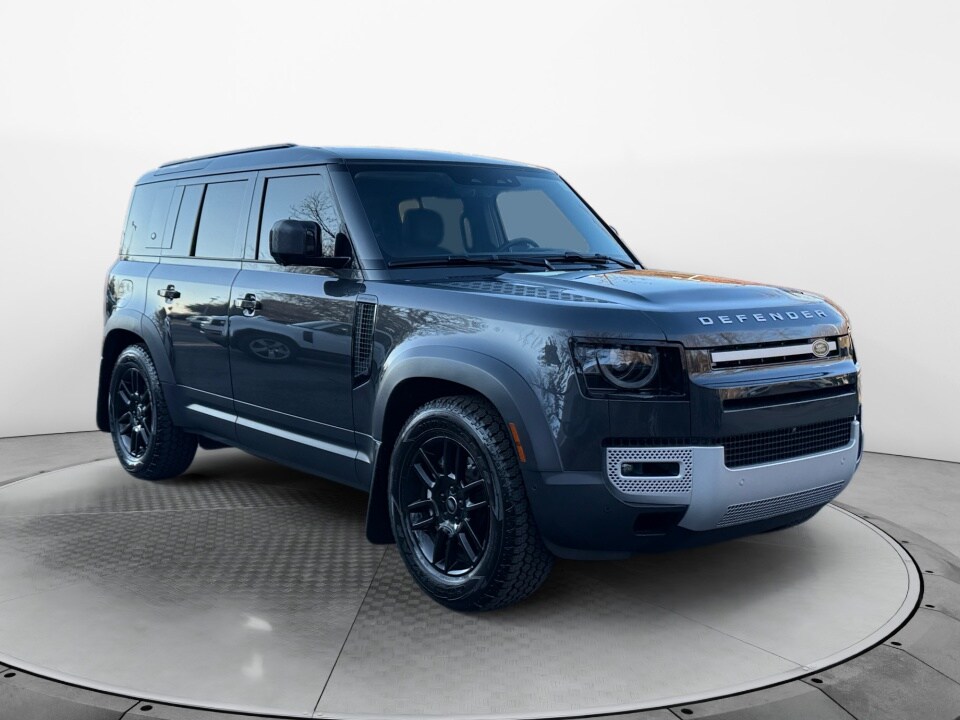 2023 Land Rover Defender 110 SE photo 3