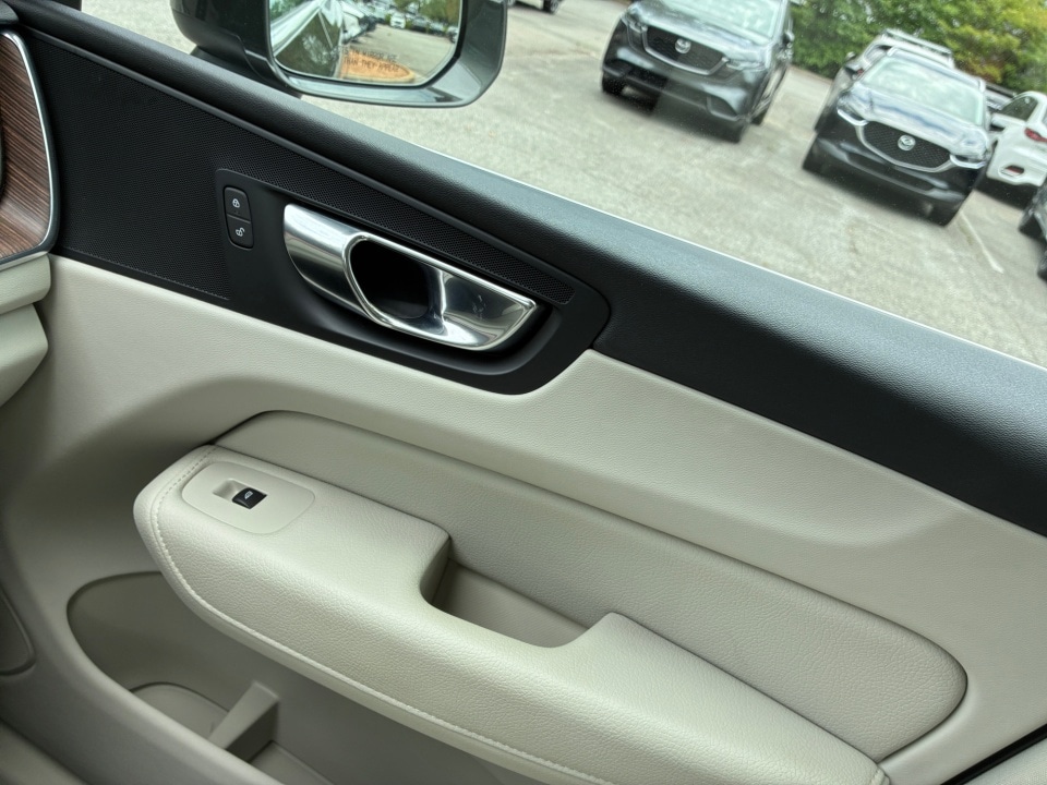2022 Volvo XC60 Momentum - Photo 31