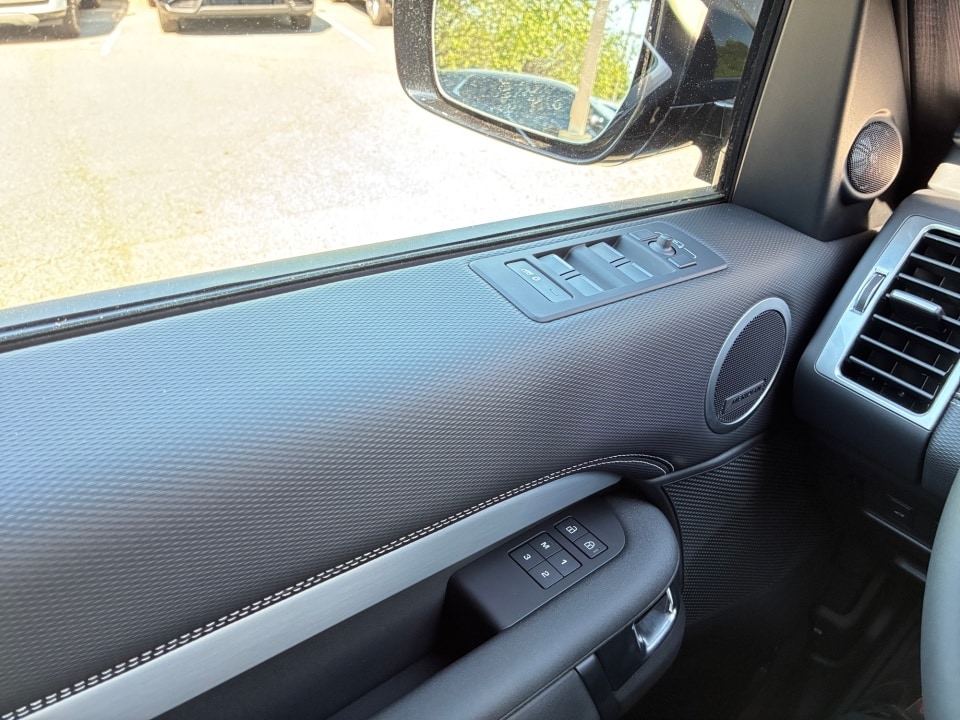 2026 Land Rover Discovery Gemini Edition - Photo 32