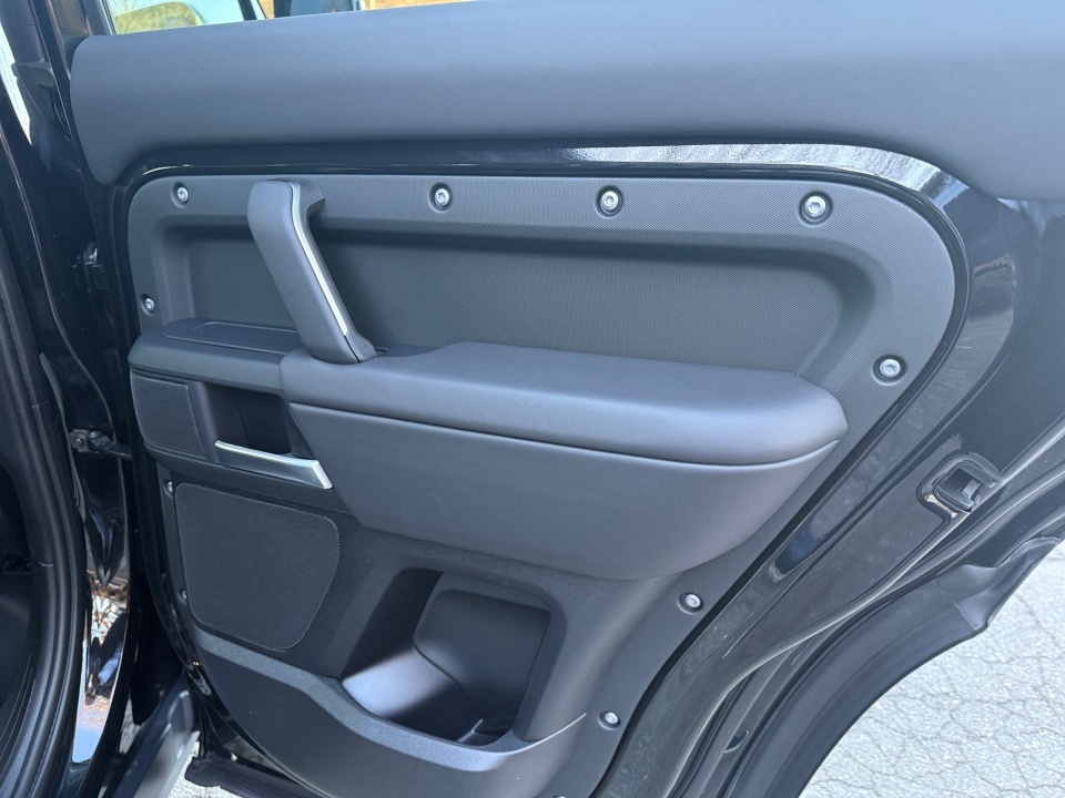 2026 Land Rover Defender X-Dynamic SE - Photo 24