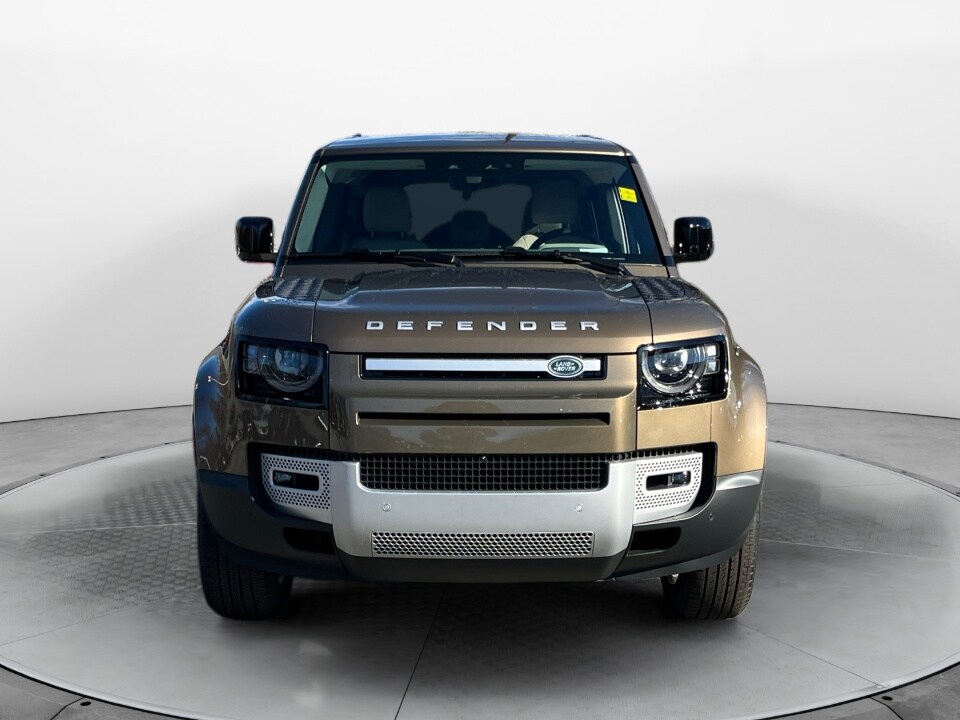 2024 Land Rover Defender 110 S photo 2