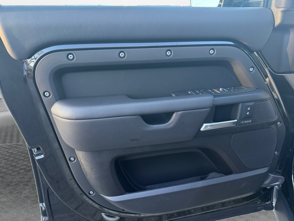 2026 Land Rover Defender X-Dynamic SE - Photo 11