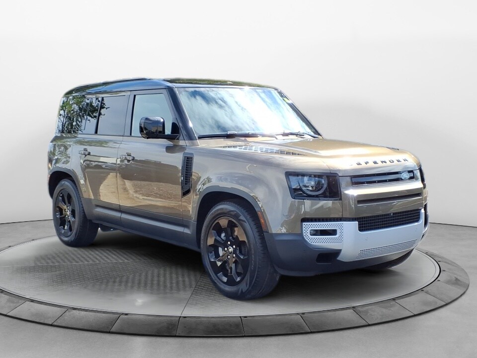 2024 Land Rover Defender 110 S photo 3