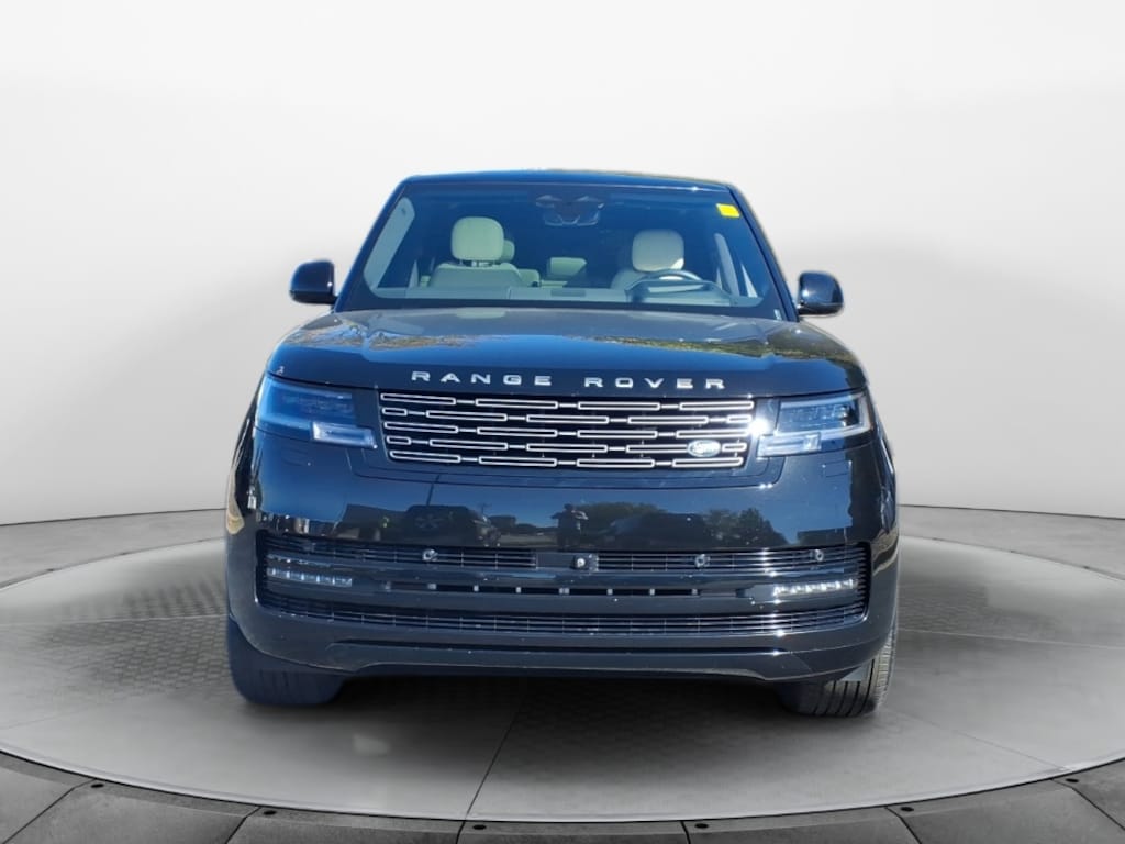 Used 2025 Land Rover Range Rover P400 SE SUV