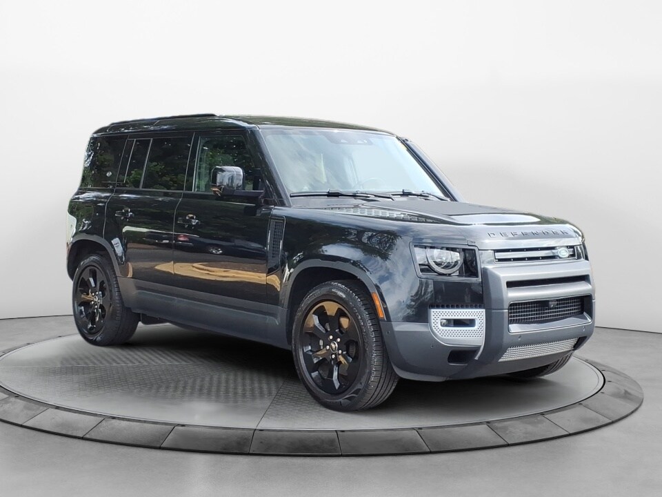 2022 Land Rover Defender 110 S photo 3