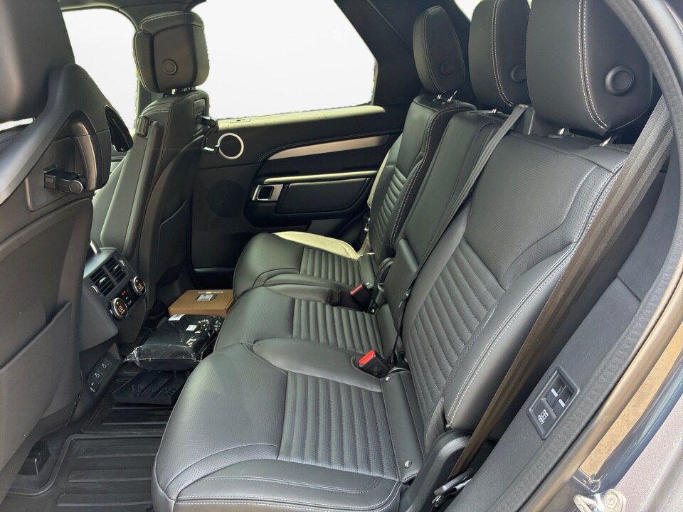 2026 Land Rover Discovery Tempest Edition - Photo 13