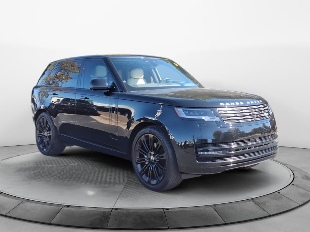 Used 2025 Land Rover Range Rover P400 SE SUV