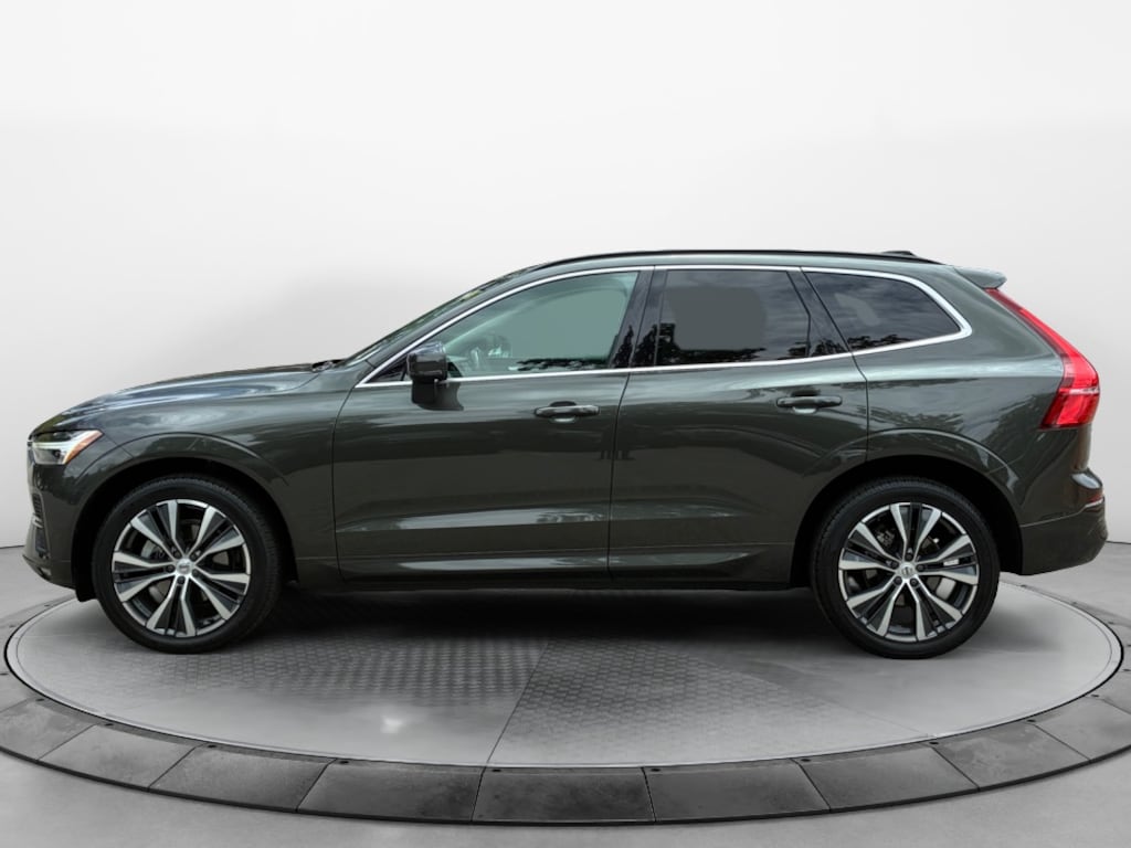 Used 2022 Volvo XC60 Momentum SUV