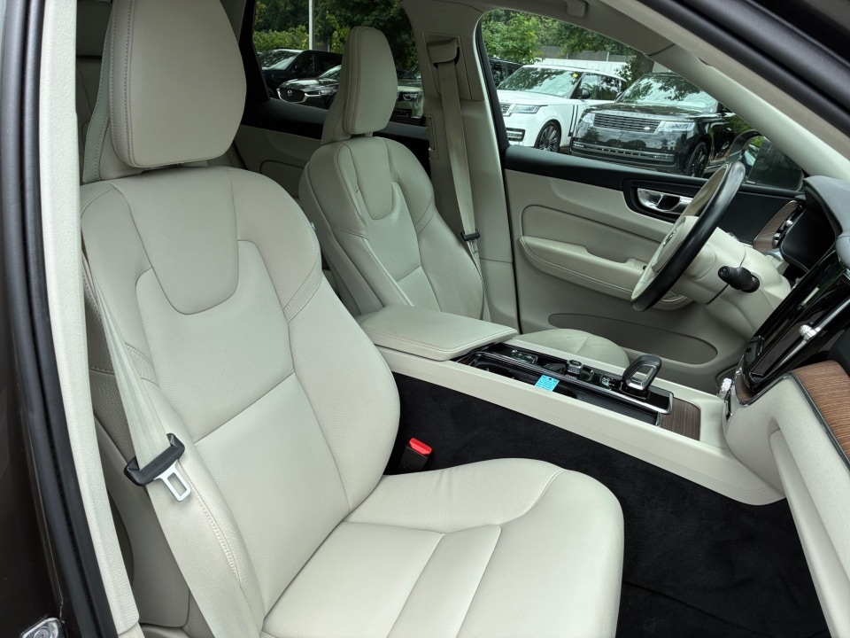 2022 Volvo XC60 Momentum - Photo 28