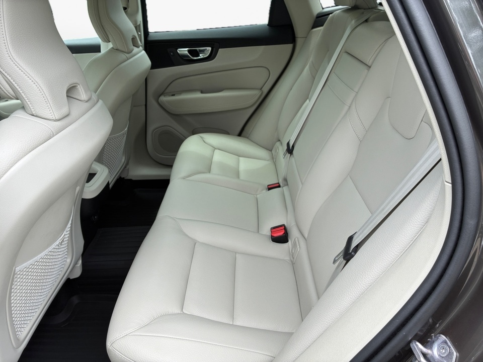 2022 Volvo XC60 Momentum - Photo 13