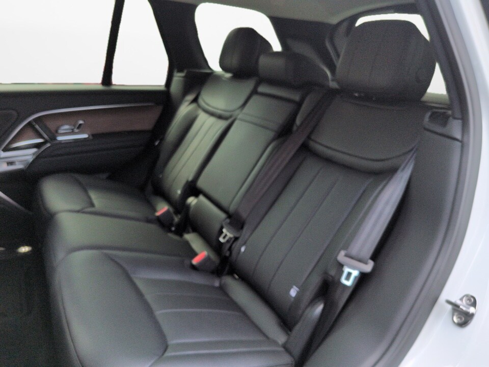 2025 Land Rover Range Rover SE - Photo 12