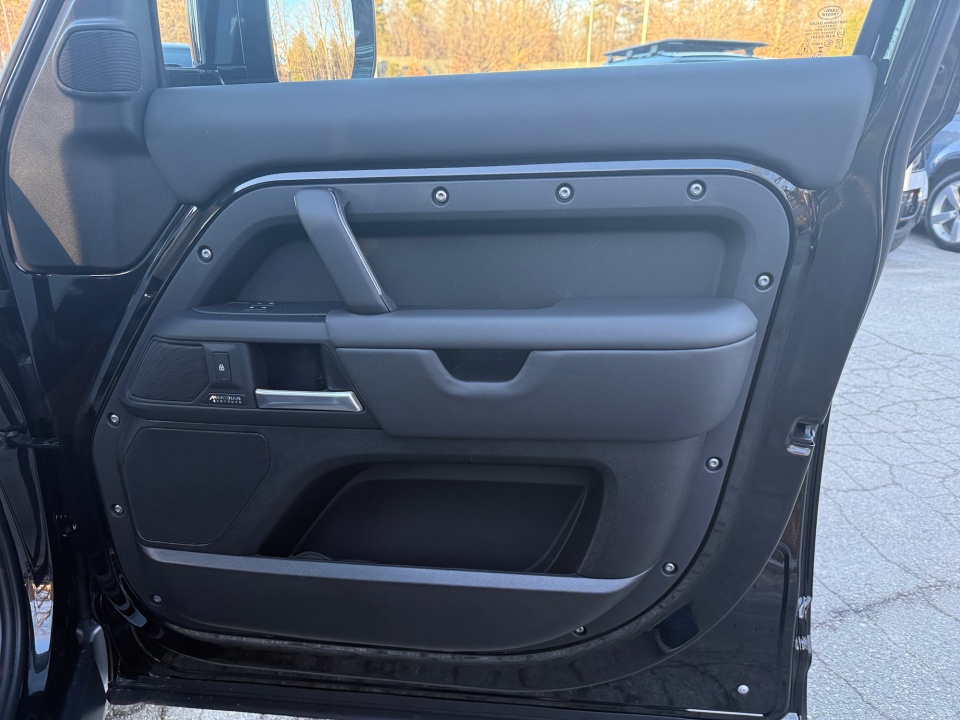 2026 Land Rover Defender X-Dynamic SE - Photo 27