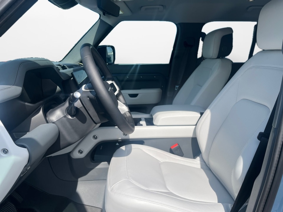 2026 Land Rover Defender X-Dynamic SE - Photo 9