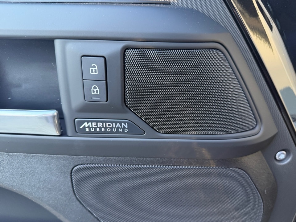 2026 Land Rover Defender X-Dynamic SE - Photo 17