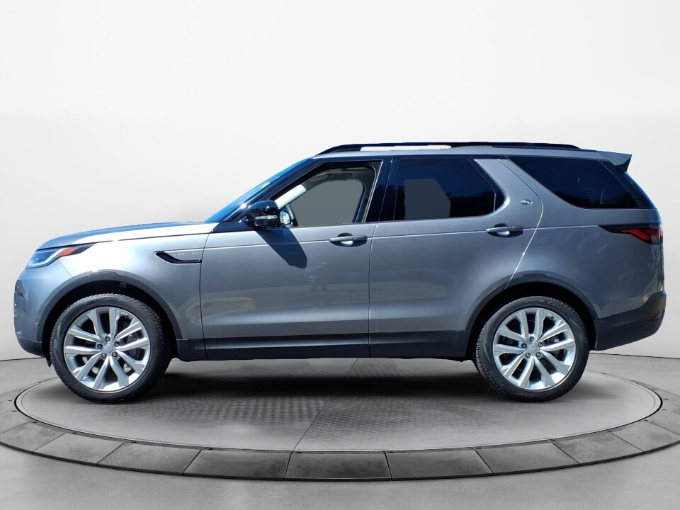 2024 Land Rover Discovery P300 S photo 3