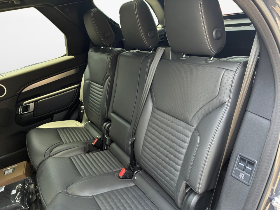 2026 Land Rover Discovery Tempest Edition - Photo 12