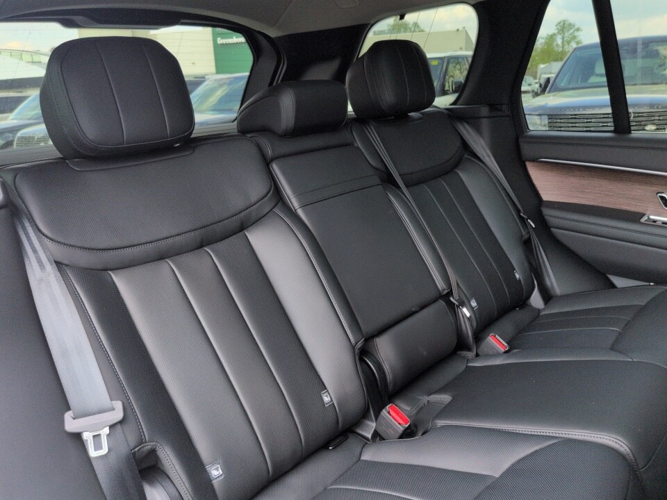 2025 Land Rover Range Rover SE - Photo 29