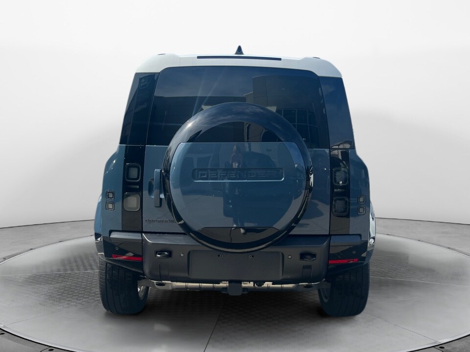 2026 Land Rover Defender X-Dynamic SE - Photo 6
