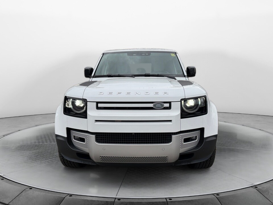 2025 Land Rover Defender 110 S photo 2