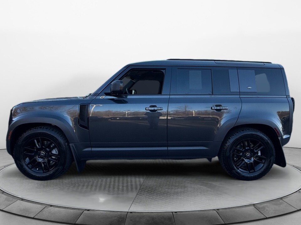 2023 Land Rover Defender 110 SE photo 4