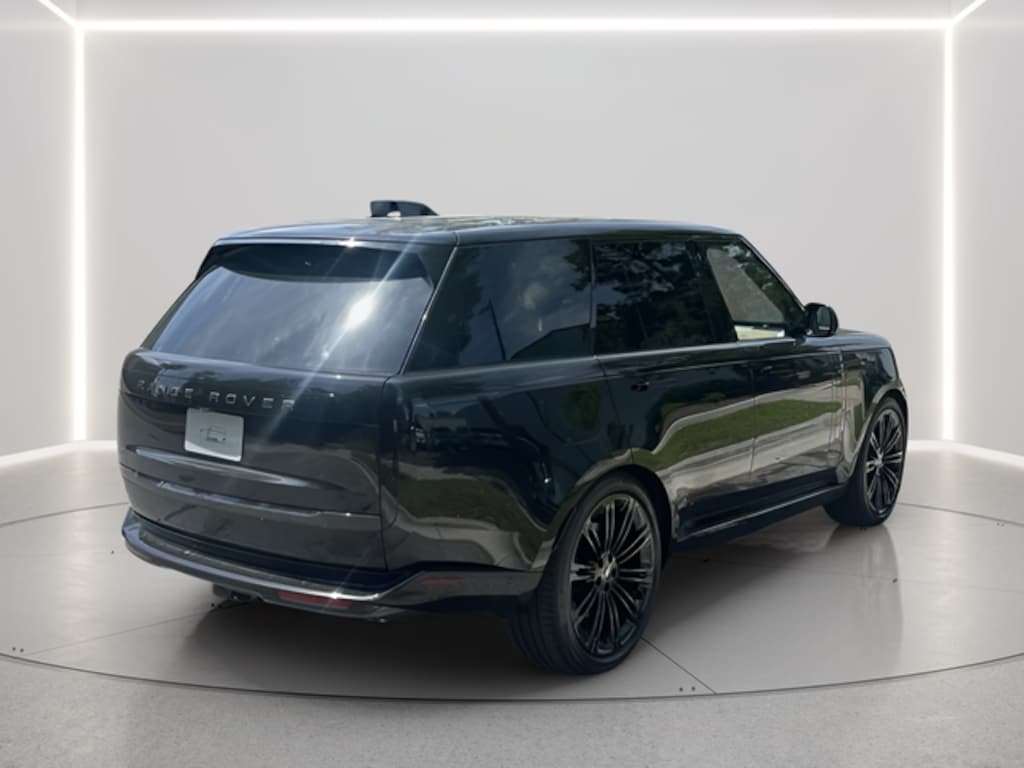 New 2025 Land Rover Range Rover SE SUV