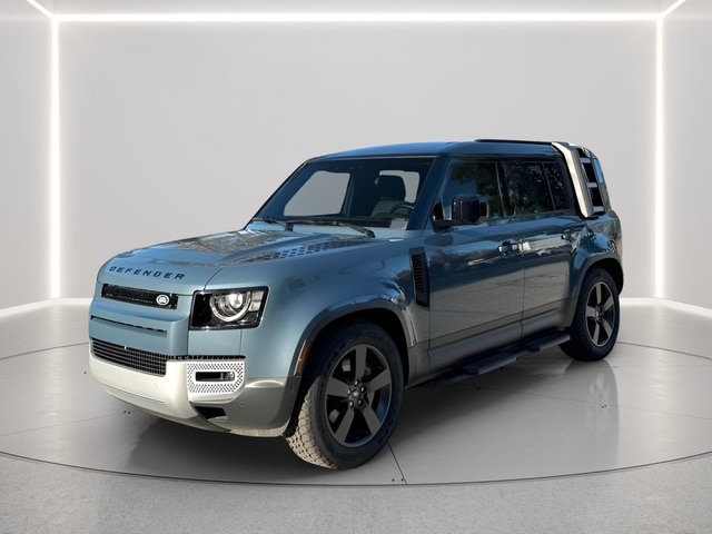 2024 Land Rover Defender S's photo