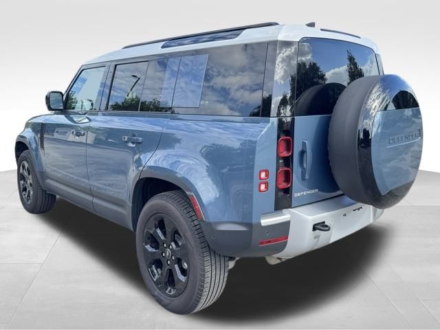 2025 Land Rover Defender 110 S photo 2