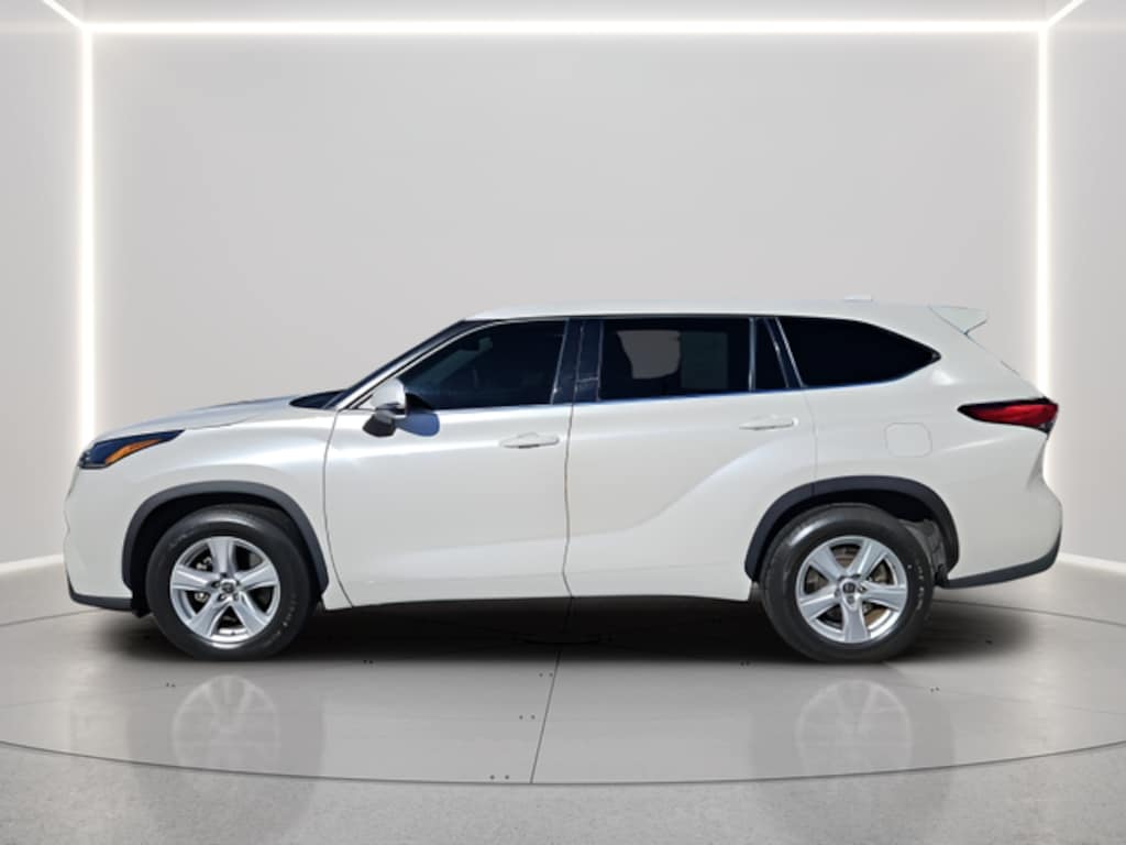 Used 2021 Toyota Highlander LE SUV