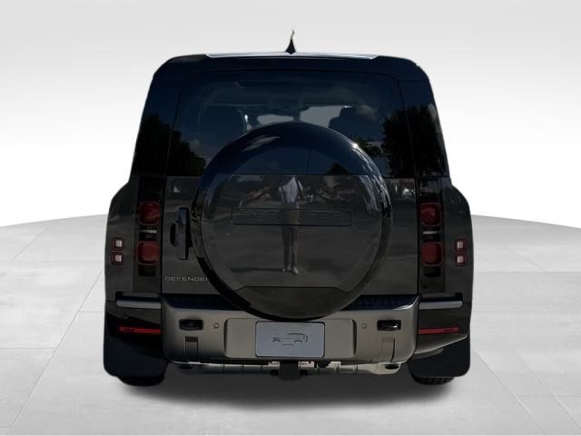 2025 Land Rover Defender 130 X-Dynamic SE photo 4