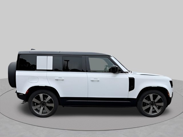 2026 Land Rover Defender V8 - Photo 11